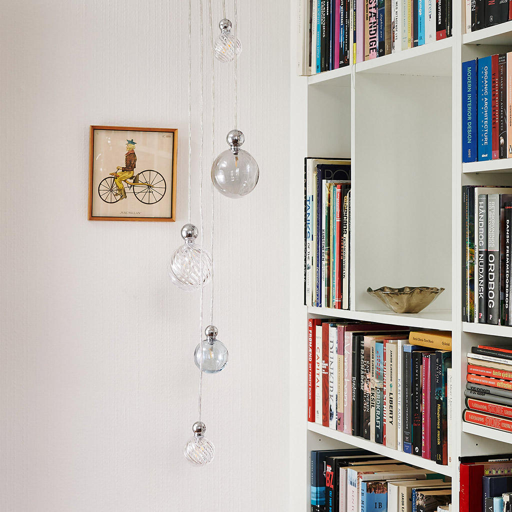 Uva Pendelleuchte M Ø 7 cm, Clear, Silber, mit Einzelbaldachin Uva Pendelleuchte Crystal L Ø 10 cm, Swirl, Silber, für Multi-Baldachin