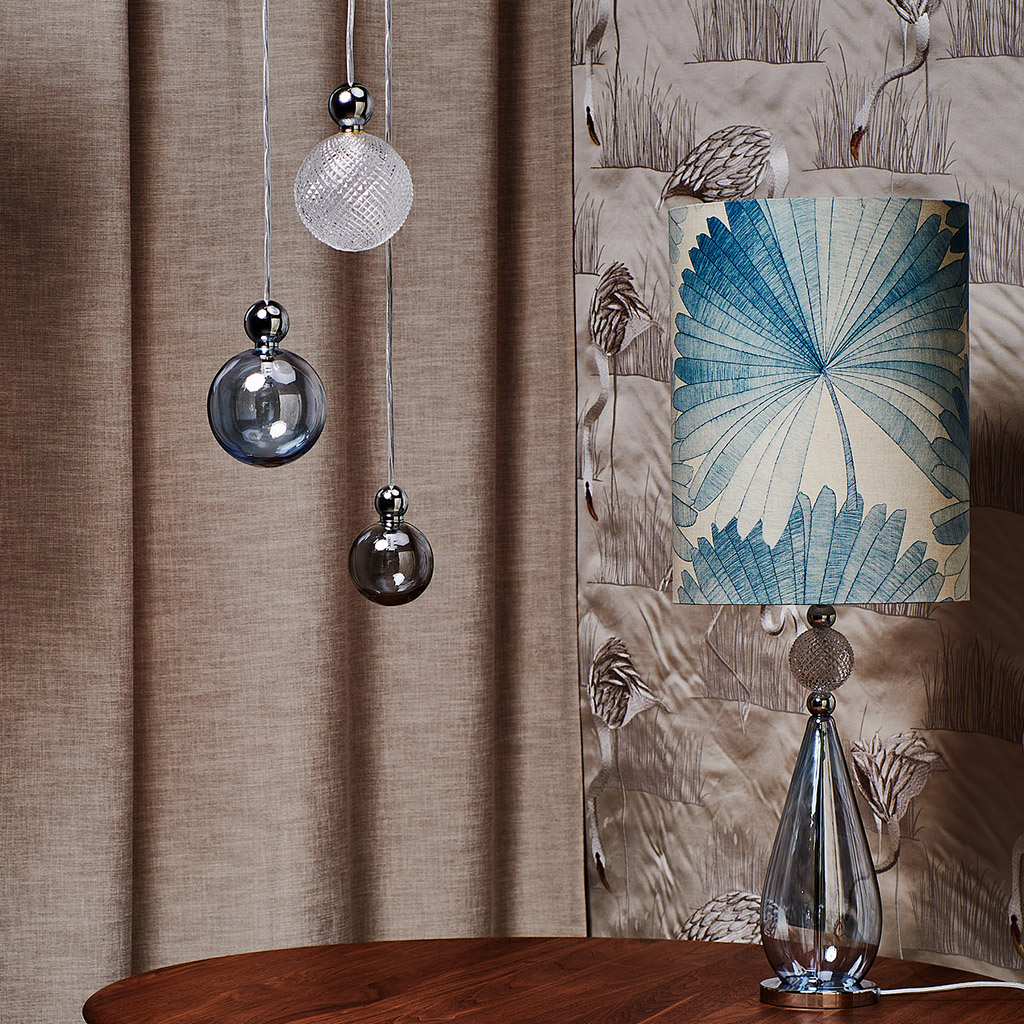 Uva Pendelleuchte Crystal M Ø 7 cm, Mini check, Gold, mit Einzelbaldachin Uva Pendelleuchte Crystal L Ø 10 cm, Swirl, Silber, für Multi-Baldachin