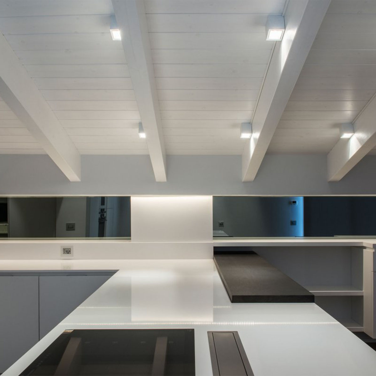 BOXY 2 L+ 92733 DIM8 Aufbaustrahler, L: 14,8 cm, B: 8 cm, IP 53, Schwarz, Extra-Warmweiß 2700K BOXY 2 L+ 93033 DIM8 Aufbaustrahler, L: 14,8 cm, B: 8 cm, IP 53, Weiß, Warmweiß 3000K