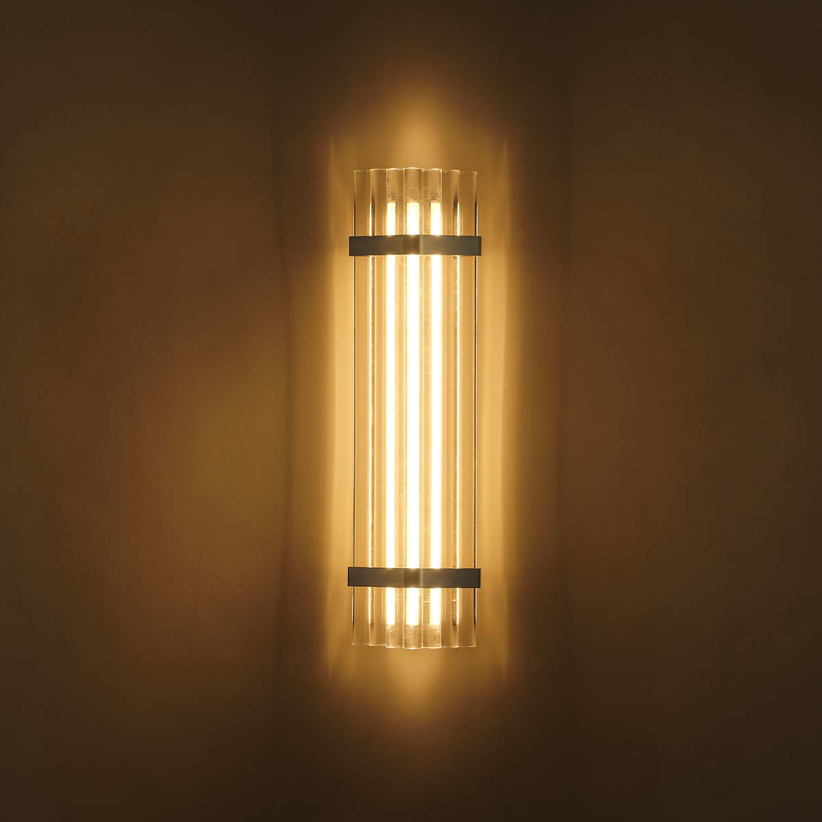 DCW Editions Seagull Wall Wandleuchte, Bronze & Transparent, Modern – elegante Wandleuchte mit Glasröhren für warmes, diffuses Licht im Flur oder Wohnzimmer