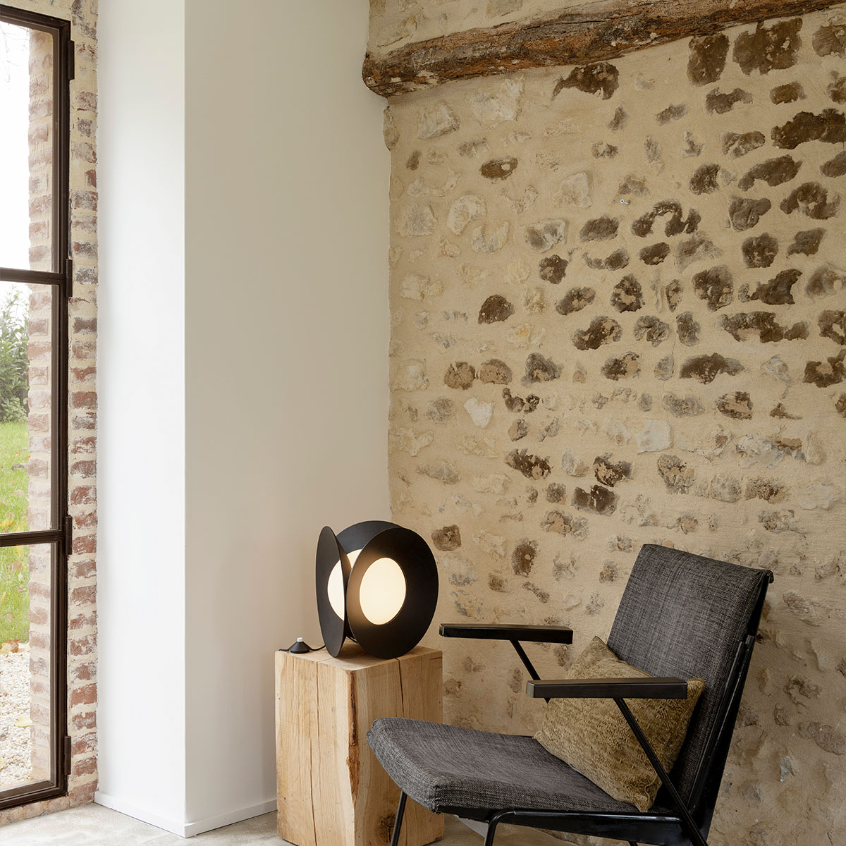 Armen Tischleuchte Dim to Warm, B: 31,2 cm, H: 31,2 cm in Schwarz – exklusive Designerleuchte von DCW Editions geeignet fürs Wohnzimmer