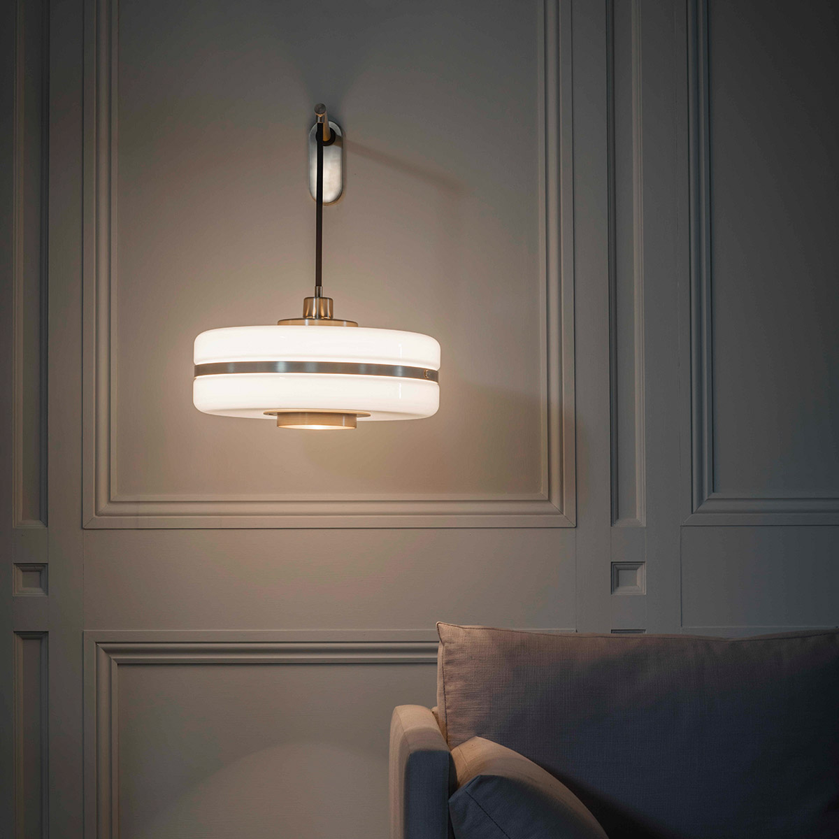 Luxusleuchten aus Großbritannien: Bert Frank Masina Wandlampe, Ø: 36 cm, goldfarbene Oberfläche und Stahl und Glas, britische Luxusleuchte, atmosphärisches Licht