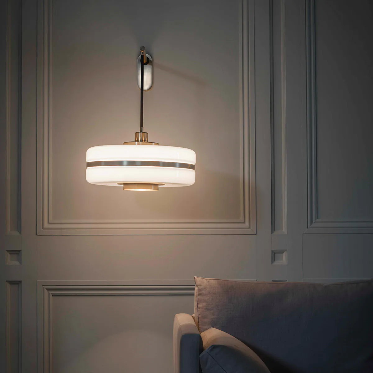 Luxusleuchten aus Großbritannien: Bert Frank Masina Wandlampe, Ø: 36 cm, goldfarbene Oberfläche und Stahl und Glas, britische Luxusleuchte, atmosphärisches Licht