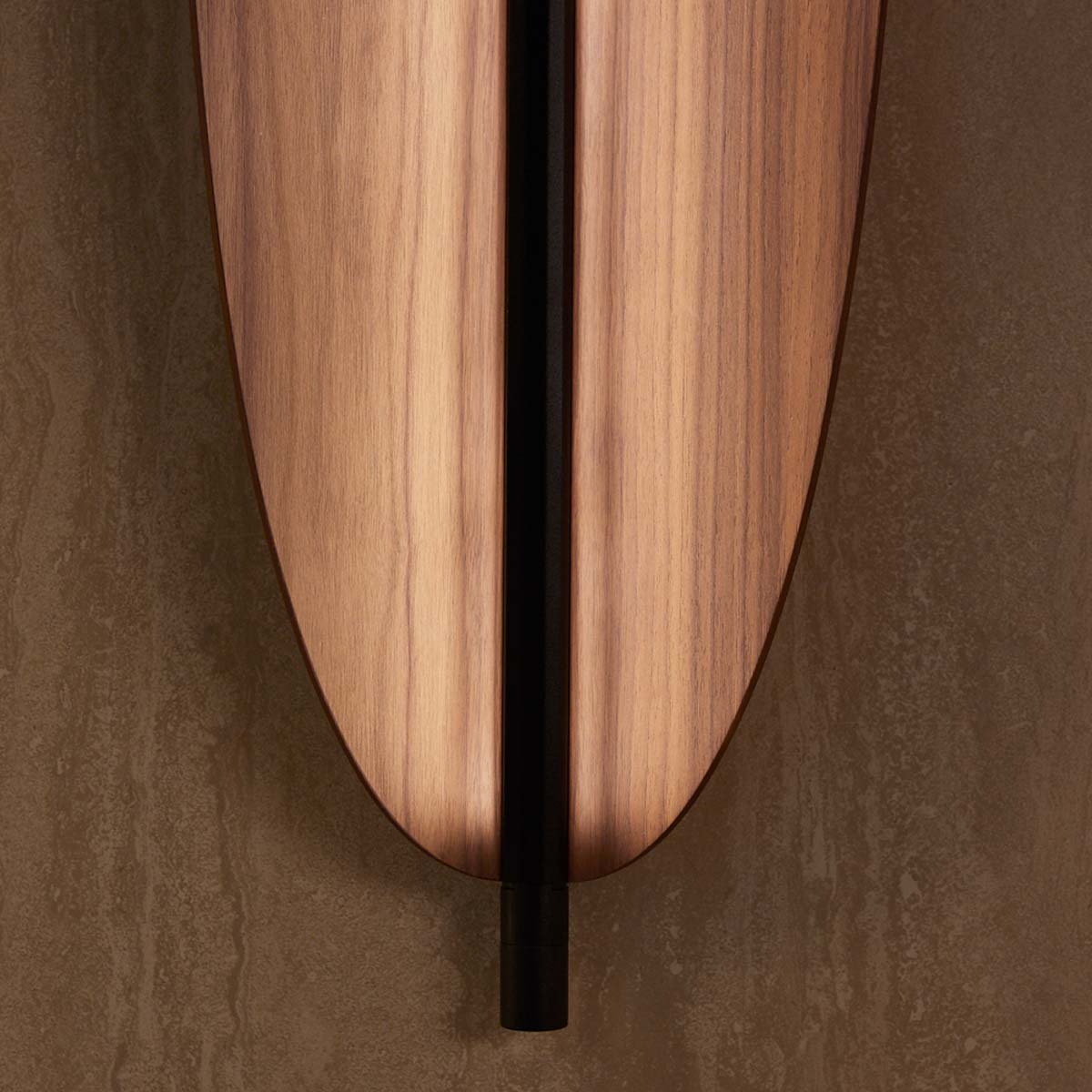 TOOY Thula 562.43 Wandleuchte, H: 134 cm, B: 25 cm, Sandschwarz / Nickel satiniert, Helle Eiche