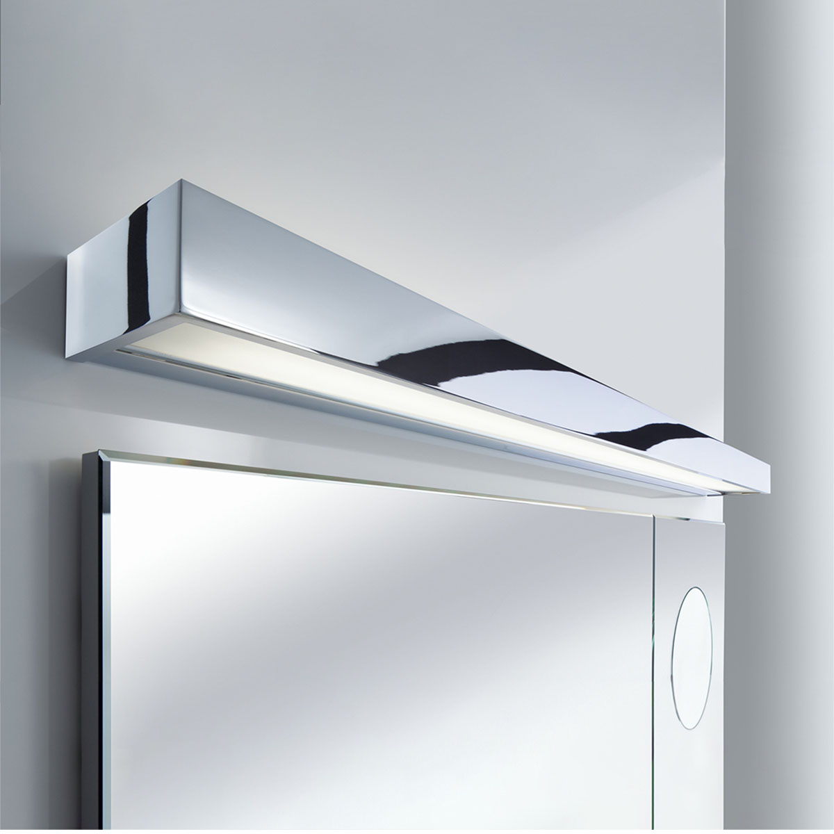 Elegante Badleuchte – Decor Walther Box 15 N LED Wandleuchte Bad, Chrom, B: 15 cm, Extra-Warmweiß 2700K Decor Walther Box 60 N LED Wandleuchte Bad, Weiß matt, B: 60 cm, Warmweiß 3000K – moderne Wandlampe fürs Bad