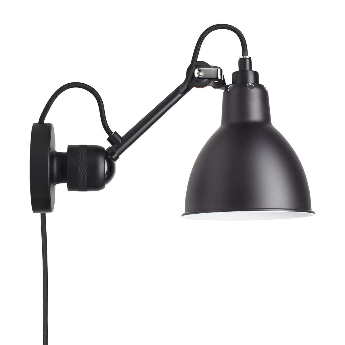 Lampe Gras N° 304 CA Wandleuchte, T: 15 cm Schwarz, Schirm Messing Rund in Schwarz Messing – zeitloses Design von DCW Editions passt perfekt in den Treppenaufgang