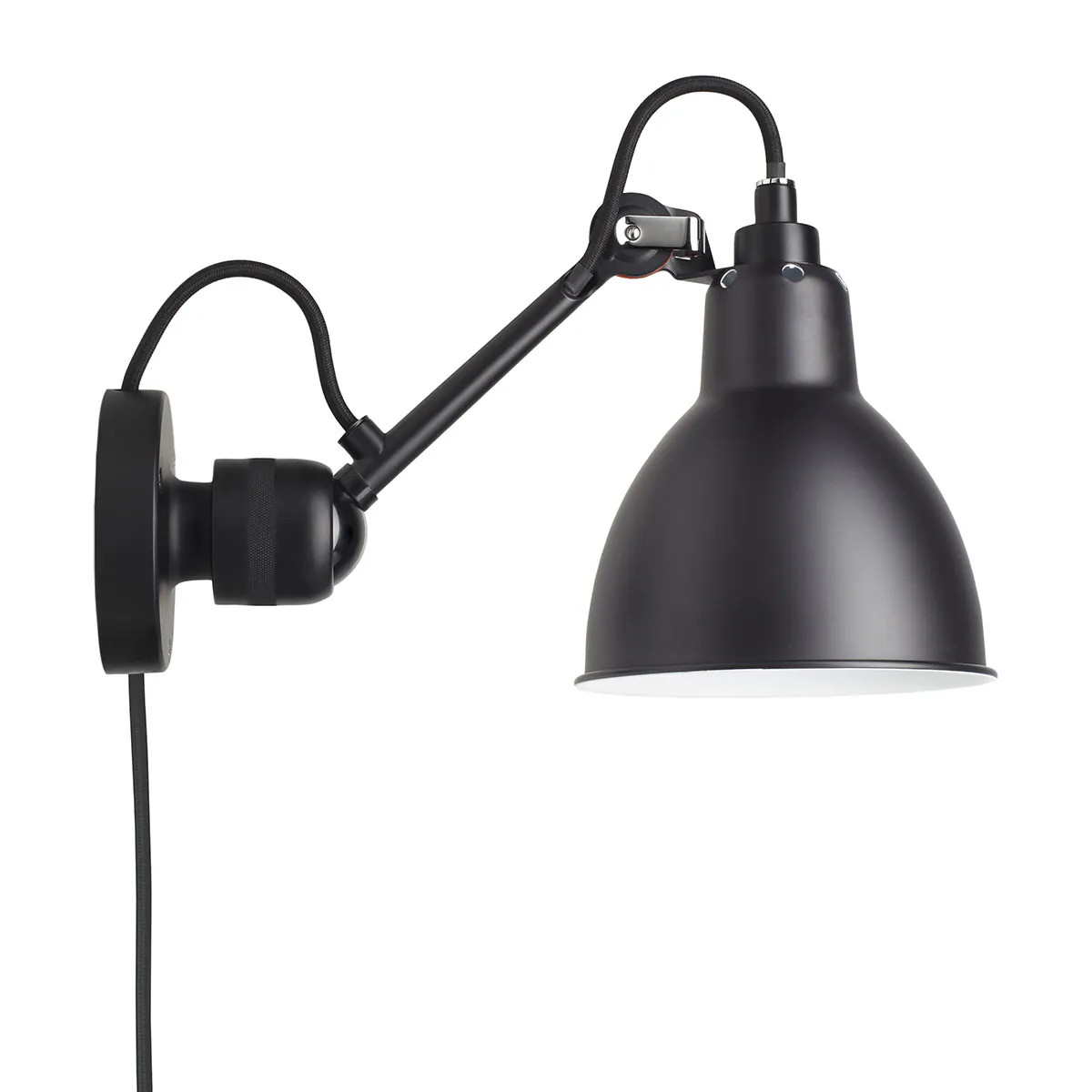 Lampe Gras N° 304 CA Wandleuchte, T: 15 cm Schwarz, Schirm Messing Rund in Schwarz Messing – zeitloses Design von DCW Editions passt perfekt in den Treppenaufgang