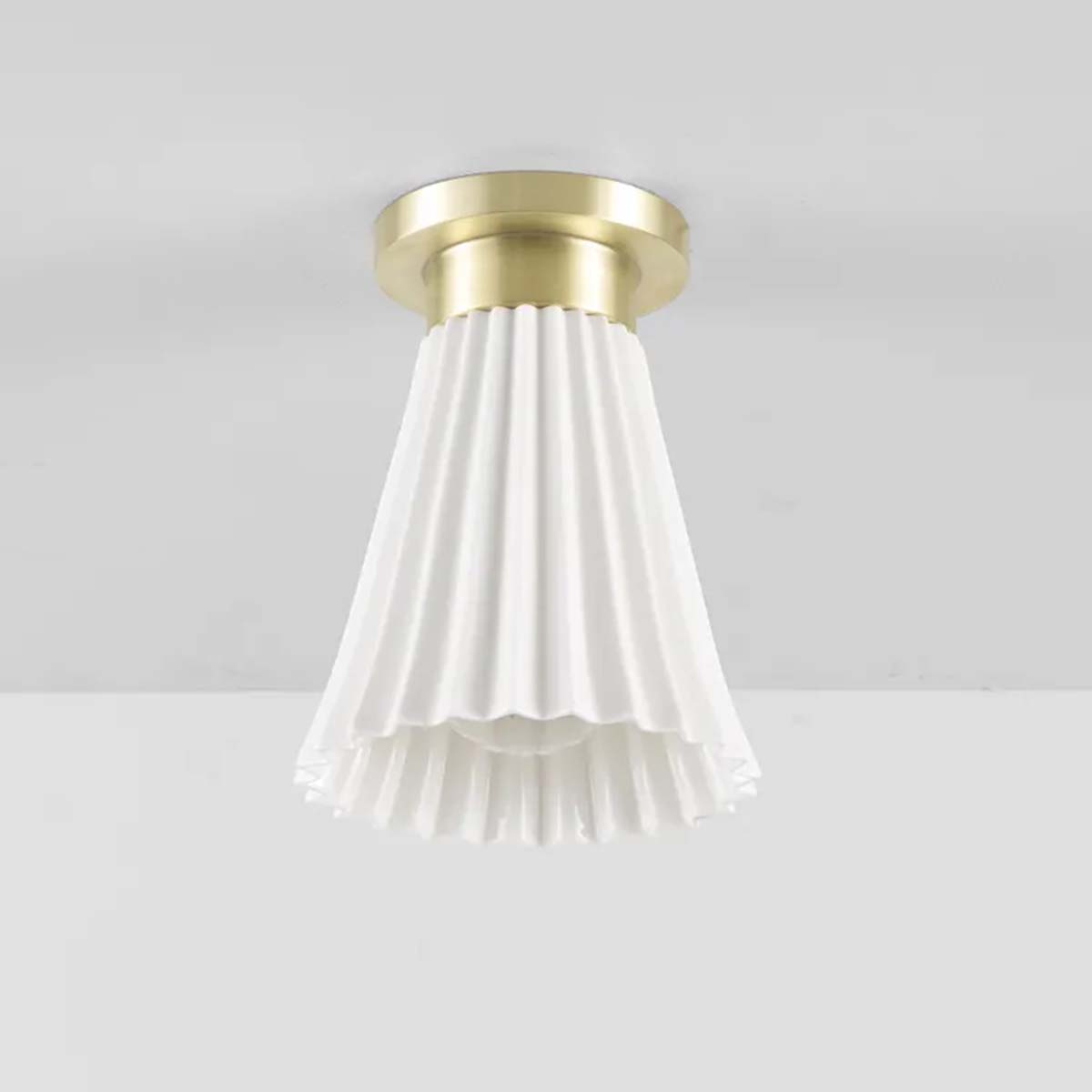 Hector Medium Pleat Deckenleuchte, Messing satiniert, Ø: 12,5 cm Hector Medium Pleat Deckenleuchte, Messing satiniert, Ø: 12,5 cm