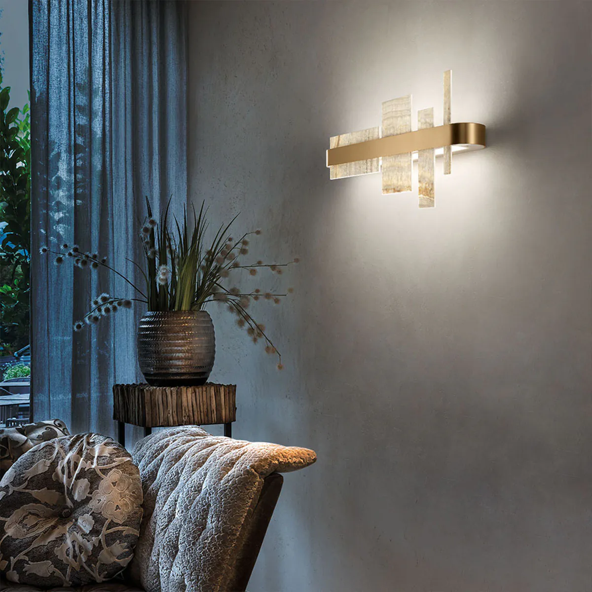 Honicé A65 Wandleuchte Onyx Stein, Gold matt lackiert, L: 65 cm Honicé A65 Wandleuchte Onyx Stein, Gold brüniert, L: 65 cm