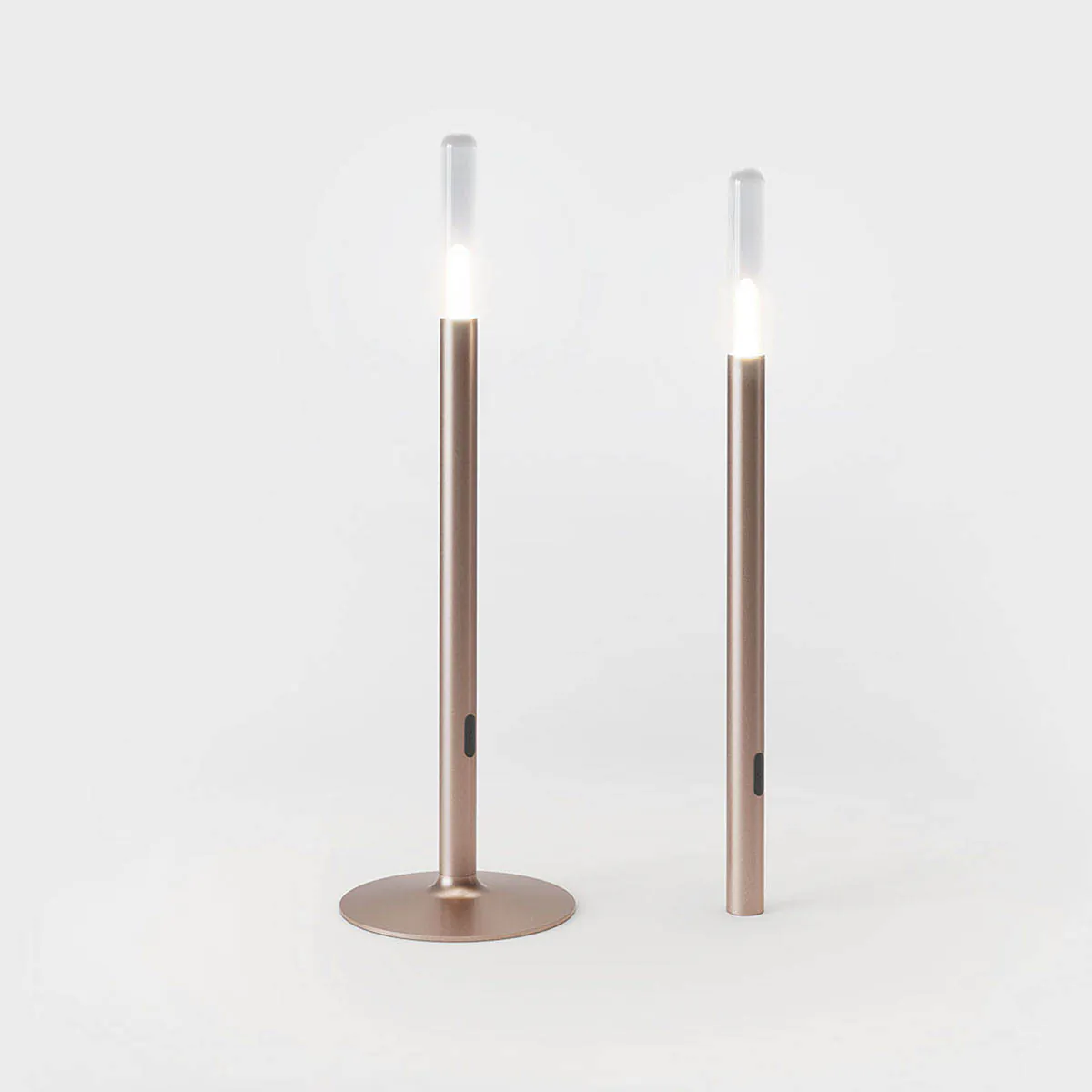Stabförmige kleine Akku Tischleuchte ohne kabel bronzefarben
