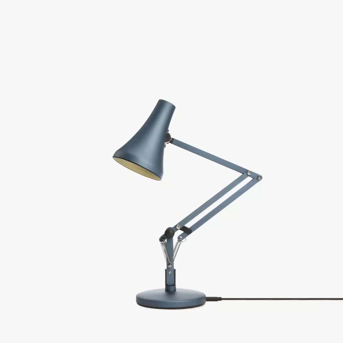 Anglepoise 90 Mini LED Tischleuchte, H: 32 - 50 cm in Steel Blue als stahlblaue Schreibtischlampe mit beweglichem Lampenkopf und modernem Stil, ideal als stilvolle LED-Leselampe für den Arbeitsplatz Anglepoise 90 Mini LED Tischleuchte, H: 32 - 50 cm in Steel Blue als stahlblaue Schreibtischlampe mit beweglichem Lampenkopf und modernem Stil, ideal als stilvolle LED-Leselampe für den Arbeitsplatz
