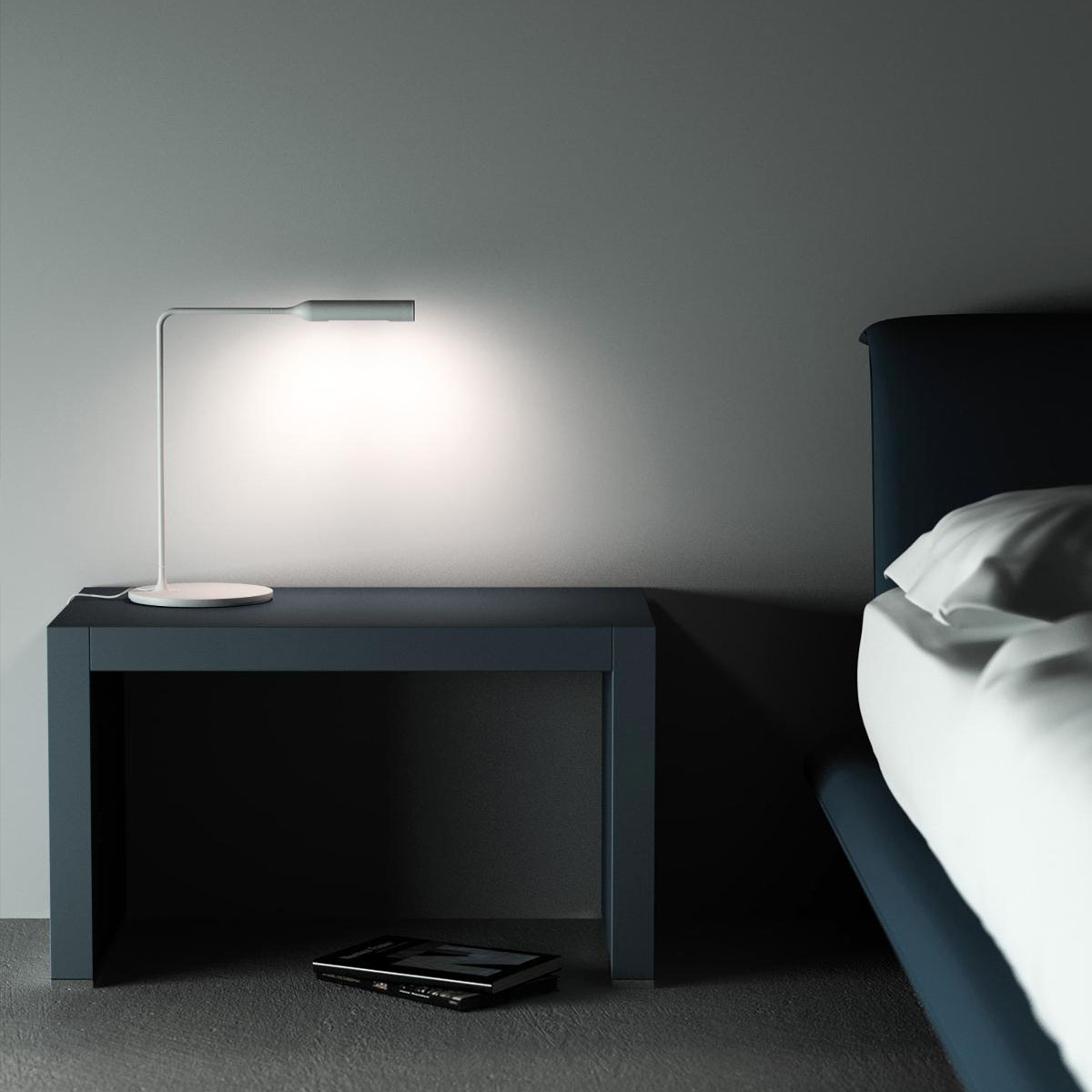 Flo Bedside Tischleuchte, H: 36 cm, Schwarz soft, Warmweiß 3000K