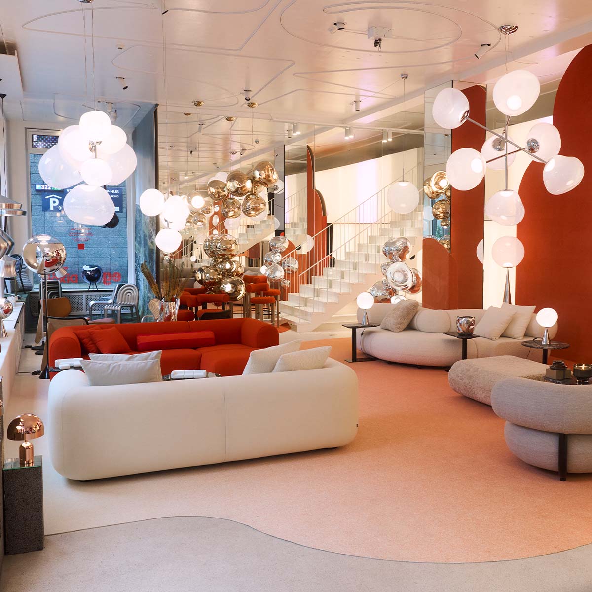 Tom Dixon Melt Mini LED Chandelier, 4-flammig, Silber, B: 54,5 cm, H: 63,4 cm Tom Dixon Melt Large LED Chandelier, 7-flammig, Bronze, Gold, B: 196 cm, H: 164 cm