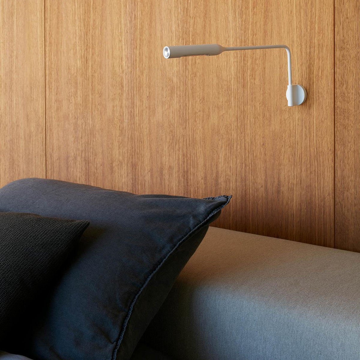 Flo Wall M Wandleuchte, Gunmetal, Extra-Warmweiß 2700K, ohne Kabel