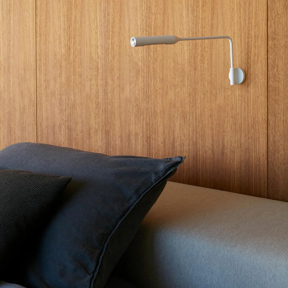 Flo Wall M Wandleuchte, Gunmetal, Extra-Warmweiß 2700K, ohne Kabel