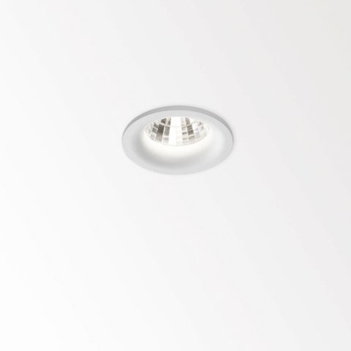 DeltaLight MICRO REO X 92735 IP43 Einbaustrahler, Ø: 5,4 cm , Weiß, Extra-Warmweiß 2700K Weiß Modern & neutral – moderne für Badezimmer, Abstrahlwinkel 35°