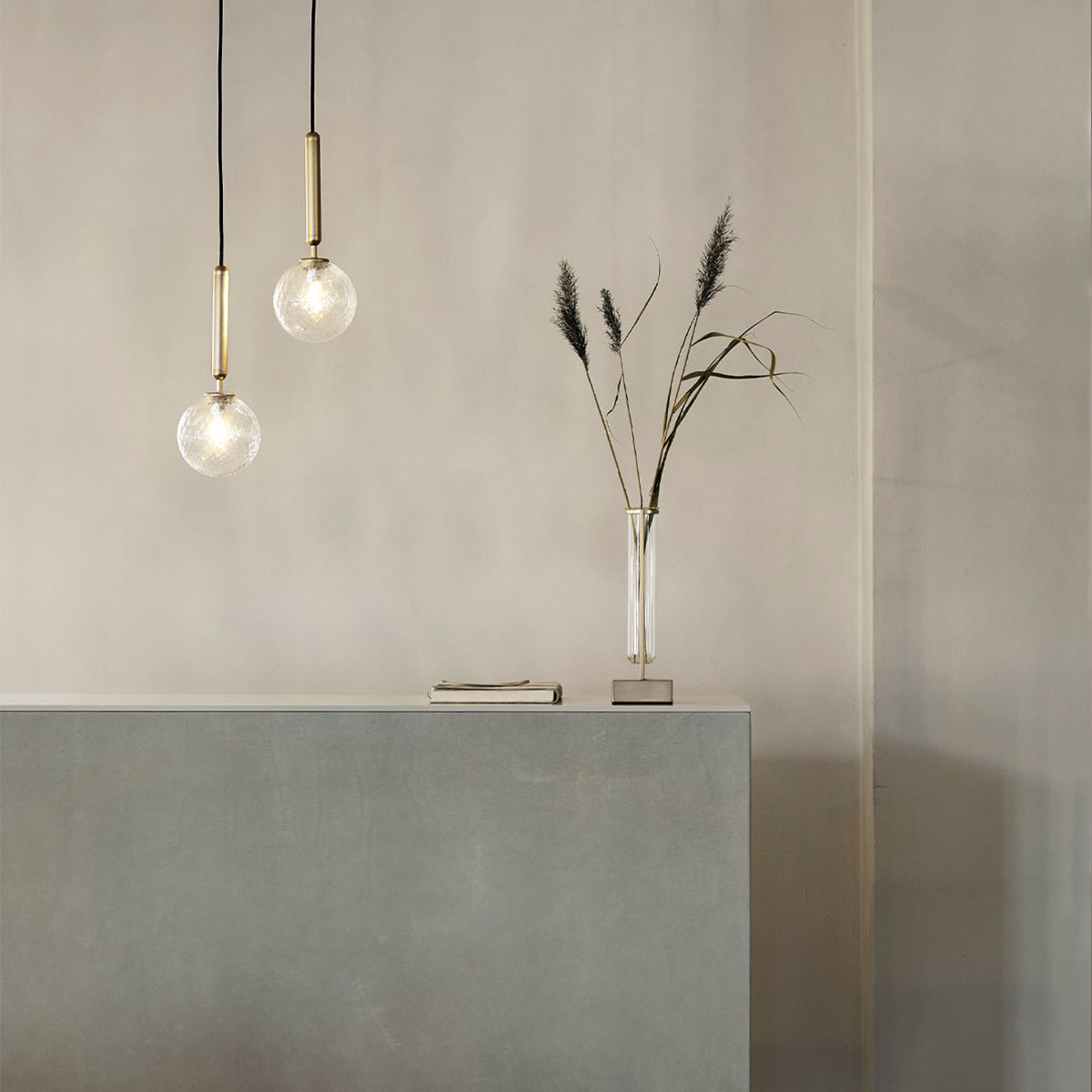 Miira 1 Pendelleuchte, Ø: 14 cm, Steingrau, Glas transparent Miira 1 Pendelleuchte, Ø: 14 cm, Messing, Opalglas