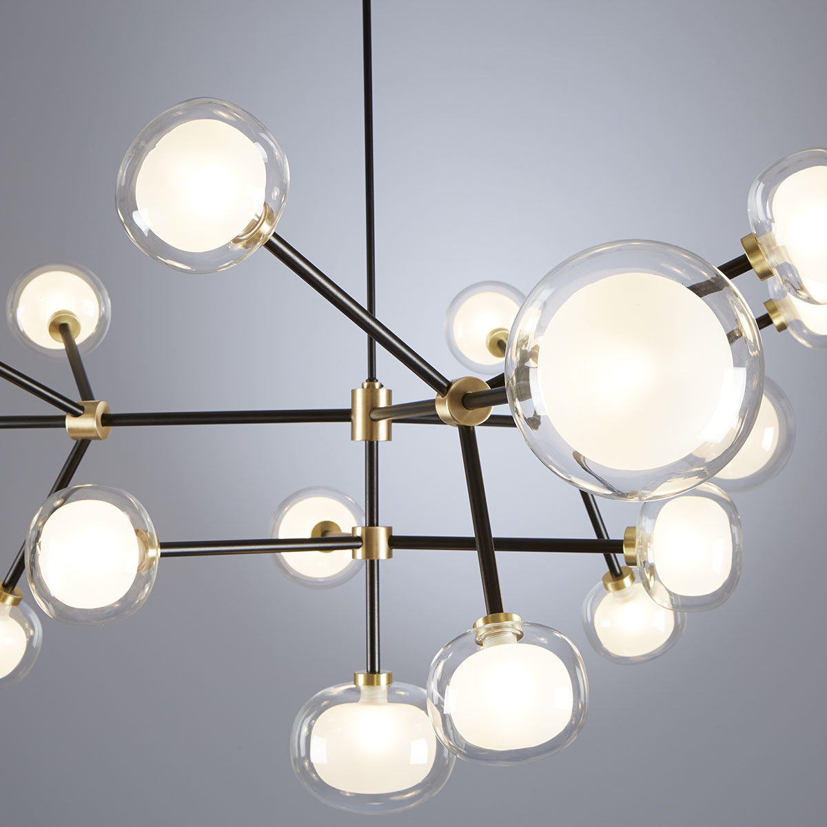 Tooy_Nabila_552-16_C2_C41-clear-3 TOOY Nabila 552.16 Pendelleuchte 16-flammig Ø: 140 cm Satin Titanium / Dunkelbronze & Champagnerglas