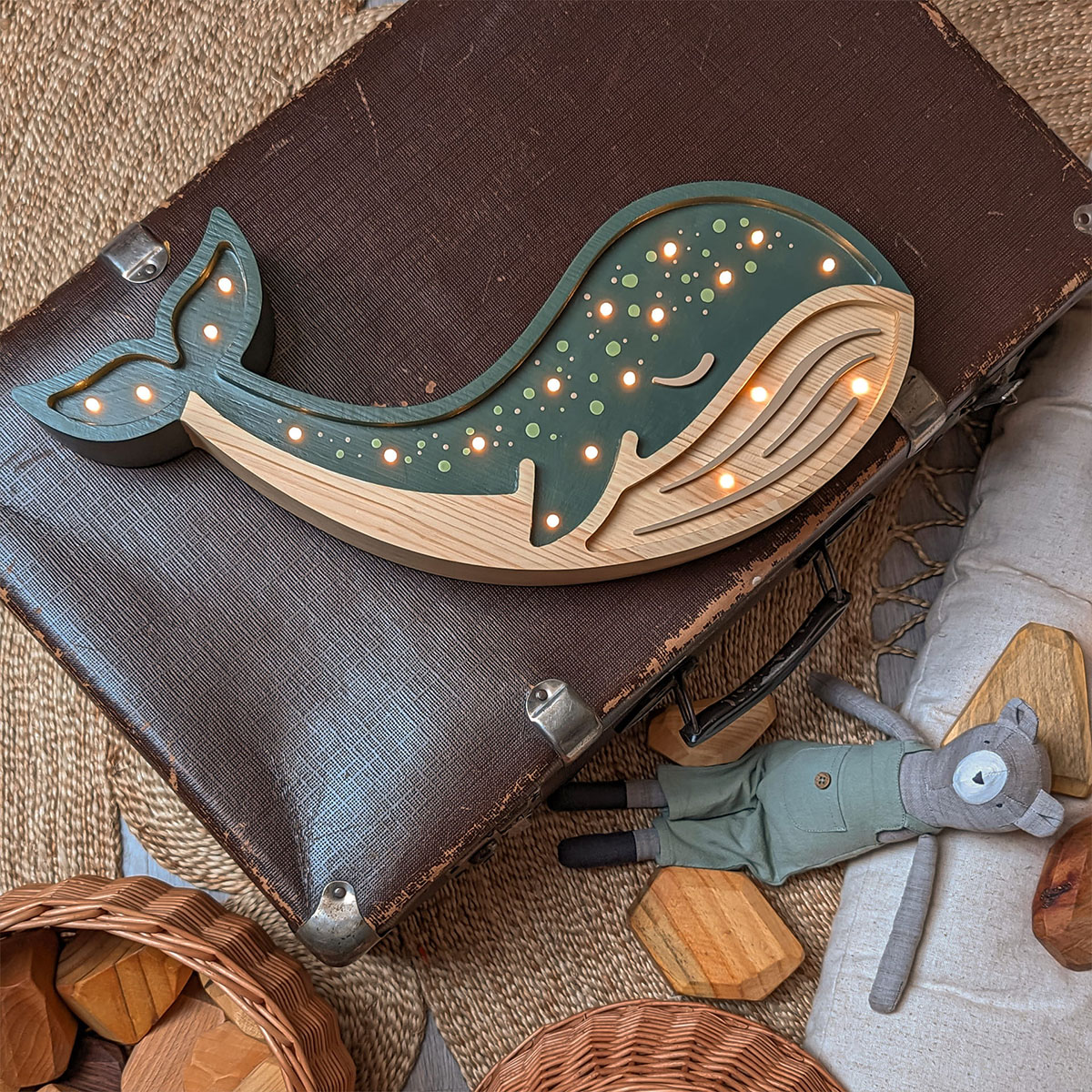 LED Kinderleuchte Wal aus Holz, grün, handgemacht LED Kinderleuchte Wal aus Holz, grün, handgemacht