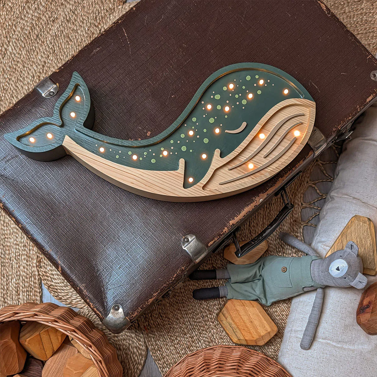 LED Kinderleuchte Wal aus Holz, grün, handgemacht LED Kinderleuchte Wal aus Holz, grün, handgemacht