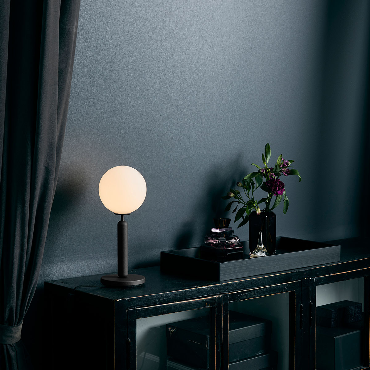 Miira Tischleuchte, Ø: 14 cm, H: 34,5 cm, Messing, Opalglas