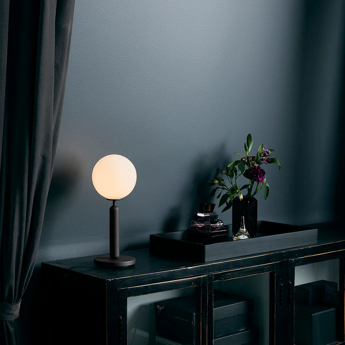 Miira Tischleuchte, Ø: 14 cm, H: 34,5 cm, Messing, Opalglas