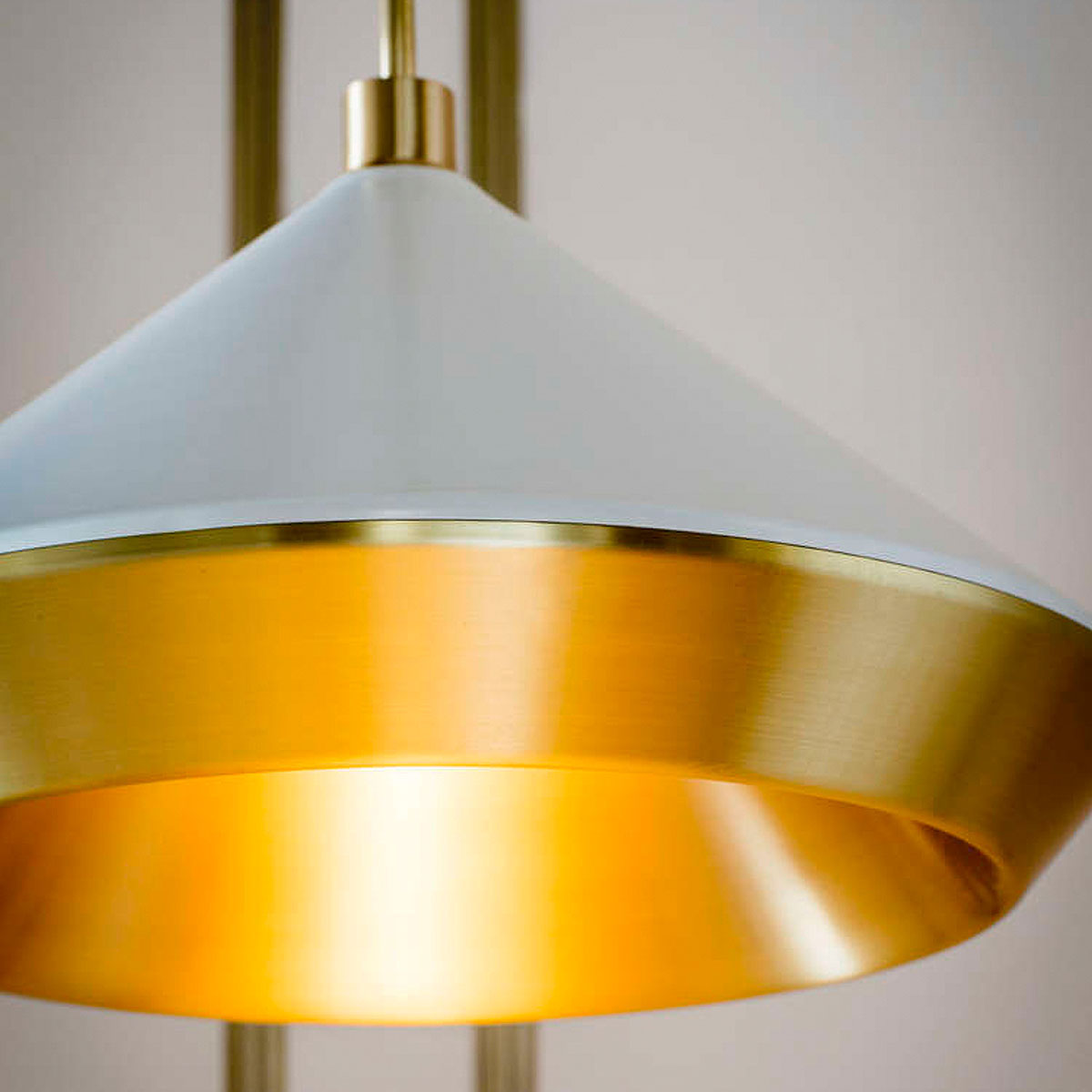 Luxusleuchten aus Großbritannien: Bert Frank Shear Pendelleuchte, Ø: 50 cm, Weiß, goldfarbene Oberfläche und gebürstetes Aluminium, exklusives britisches Design, blendfreies Licht, Shear-Serie mit geometrischem Luxusdesign