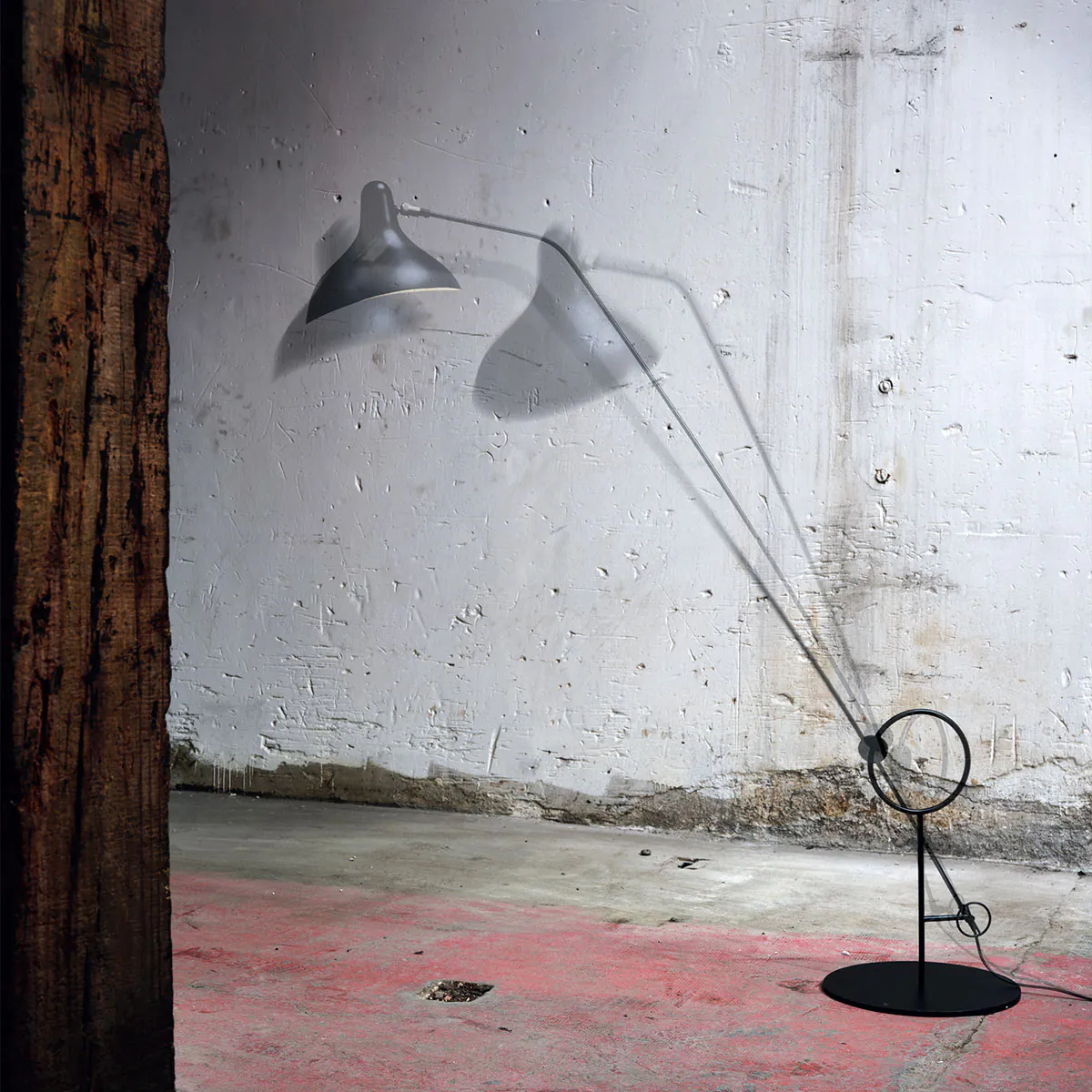 Mantis BS8 L Stehleuchte H: 174 cm in Schwarz – stilvolle Designerleuchte von DCW Editions für das Wohnzimmer