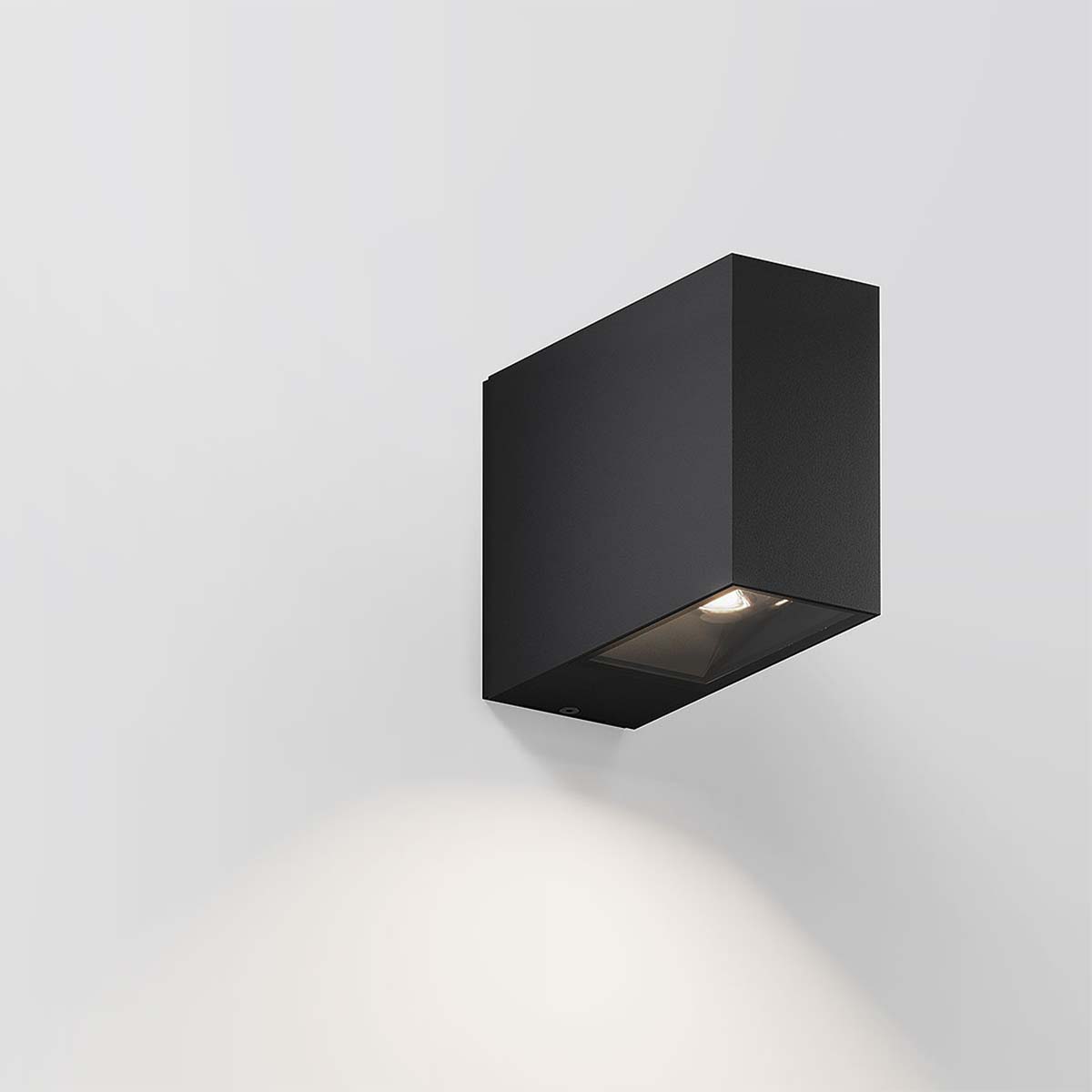IP44.de eye down Wandleuchte, H: 12 cm, T: 16 cm Deep Black