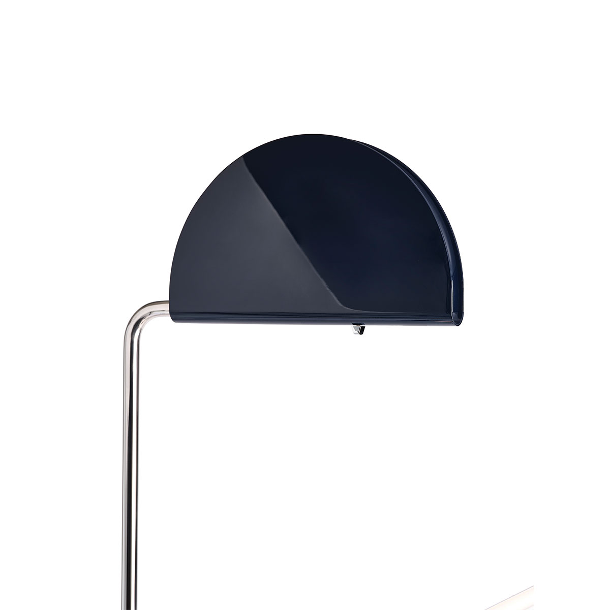 Moderne stehleuchte DCW Editions Mezzaluna Floor Stehleuchte Blau Modern – Ambienteansicht für Wohnzimmer