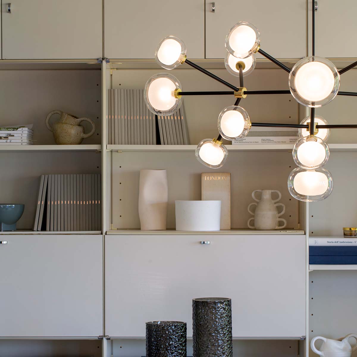 TOOY_Nabila_552-16_C2_C41-clear-4 TOOY Nabila 552.16 Pendelleuchte 16-flammig Ø: 140 cm Satin Titanium / Dunkelbronze & Champagnerglas