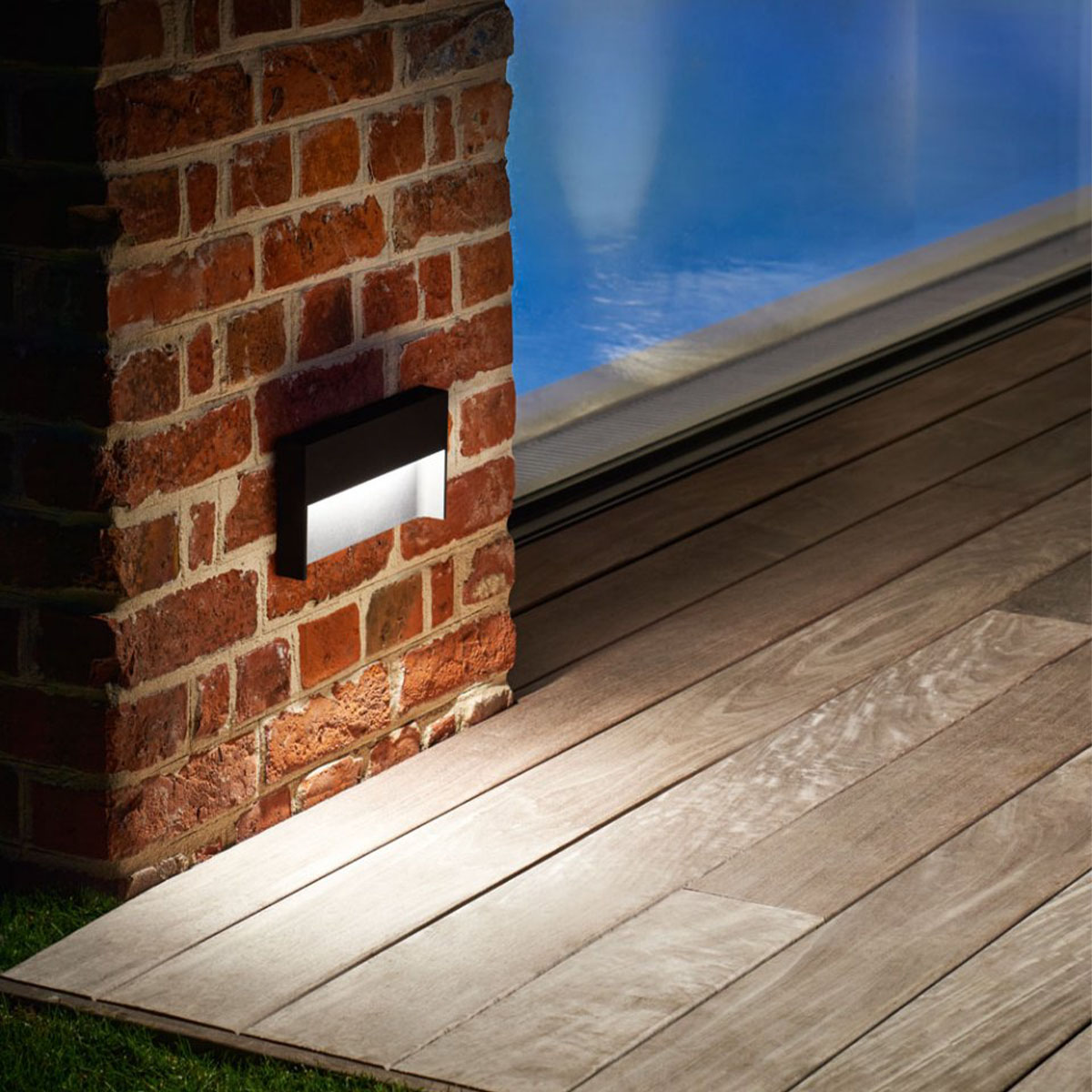 SKOV S 930 Wandleuchte, IP54, Alu Grau, Warmweiß 3000K, B: 10,1 cm