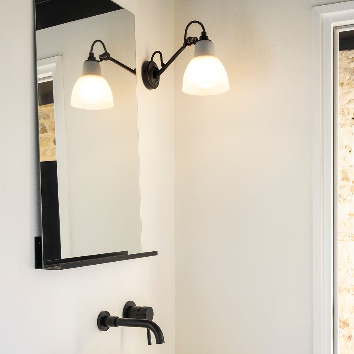 Lampe Gras N° 104 Bathroom IP44 Wandleuchte Schwarz, Schirm Polycarbonat