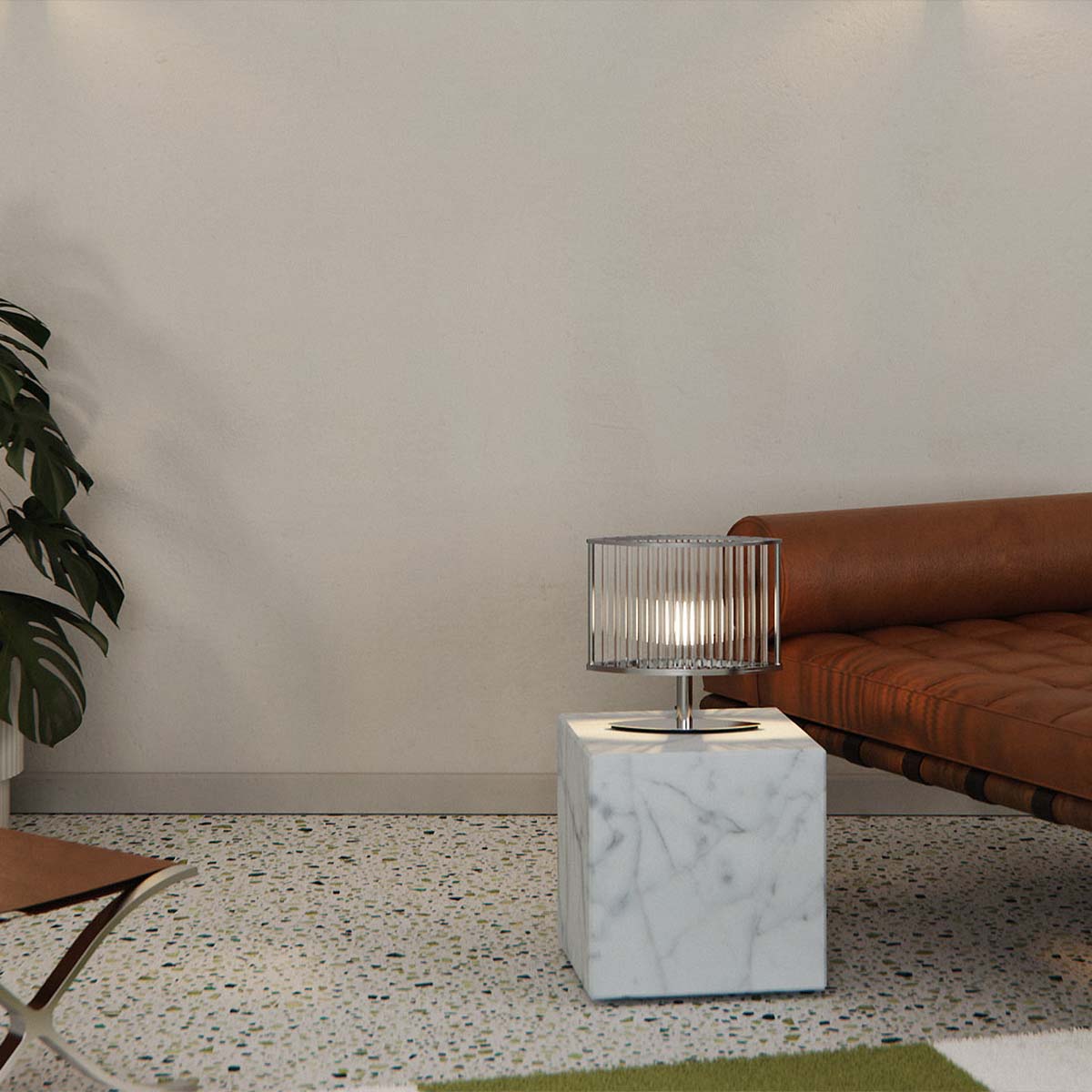 Kleine Tischleuchte auf einem Tisch stehend im Wohnzimmer