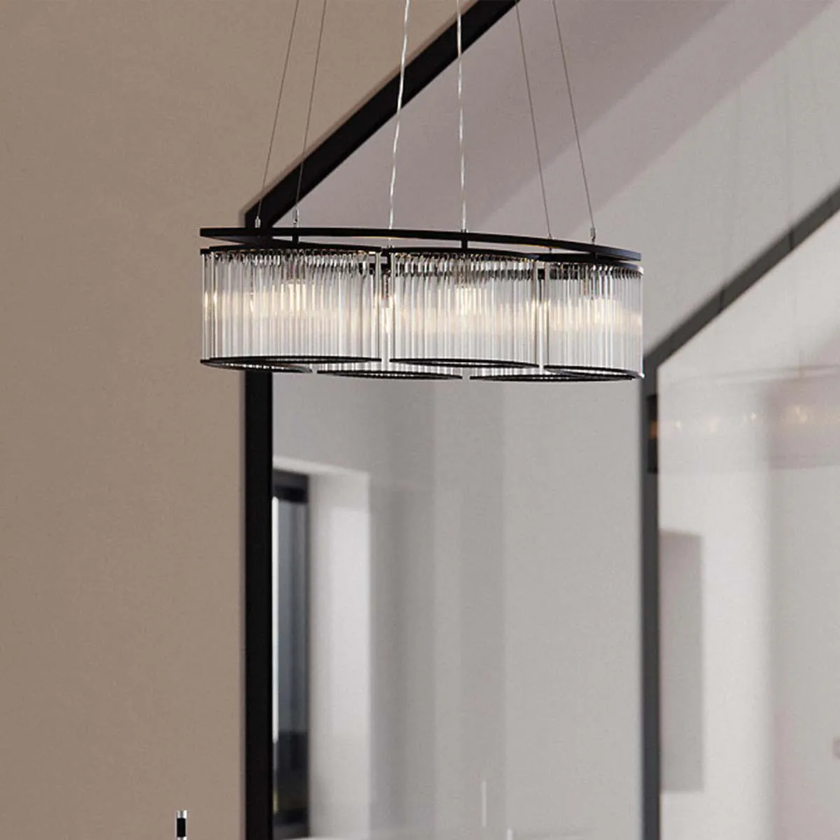 Elegante ovale Pendelleuchte mit geschwungenen Glasschirmen und modernem Design