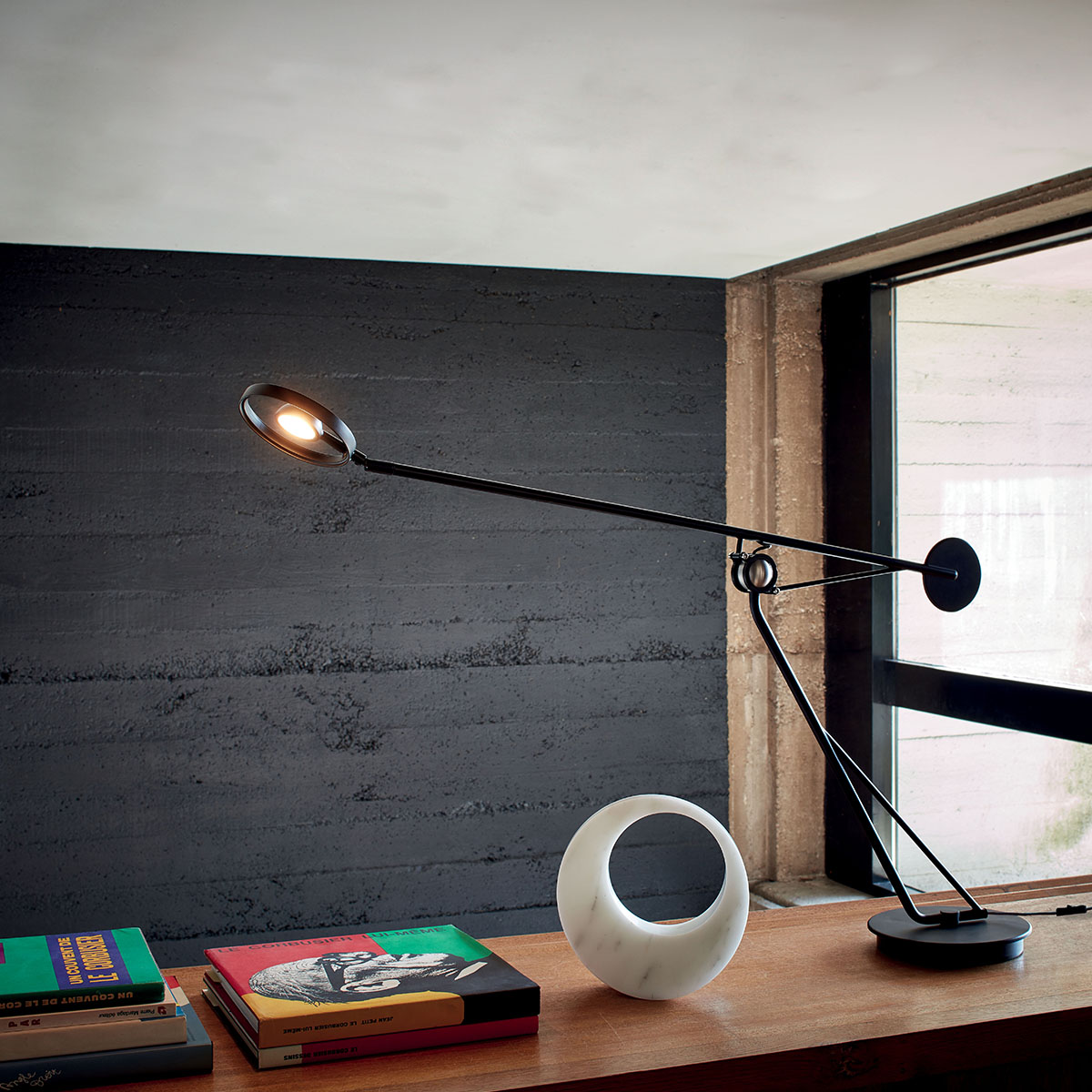 Aaro Tischleuchte in Schwarz – stilvolle Designerleuchte von DCW Editions für den Nachttisch Aaro Tischleuchte in Schwarz – stilvolle Designerleuchte von DCW Editions für den Nachttisch
