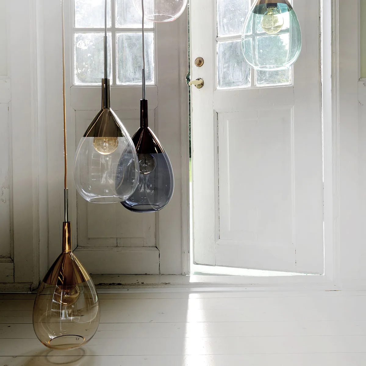 Lute Pendelleuchte L Ø 22 cm, Topaz Blue, Gold