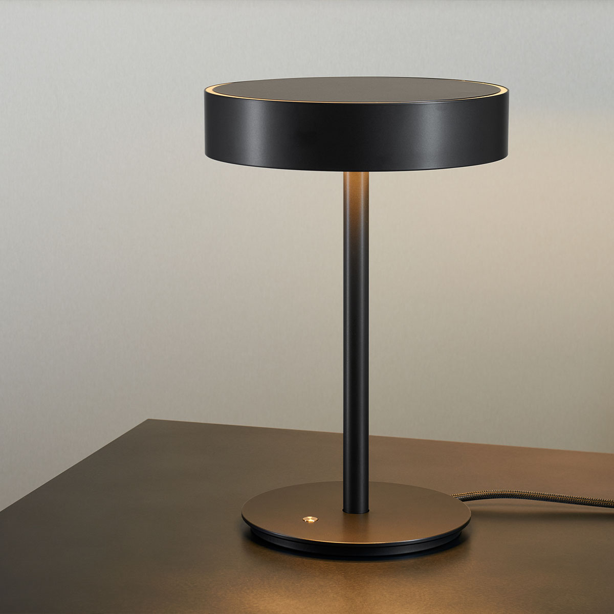 Tadeo 2 Tischleuchte, H: 33 cm, Schwarz matt Tadeo 2 Tischleuchte, H: 33 cm, Blau