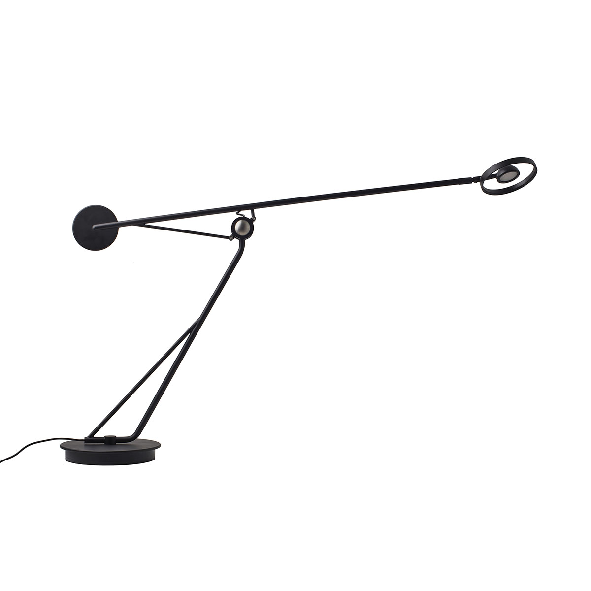 Aaro Tischleuchte in Schwarz – elegante Designerlampe aus dem Hause DCW Editions passt perfekt auf den Beistelltisch