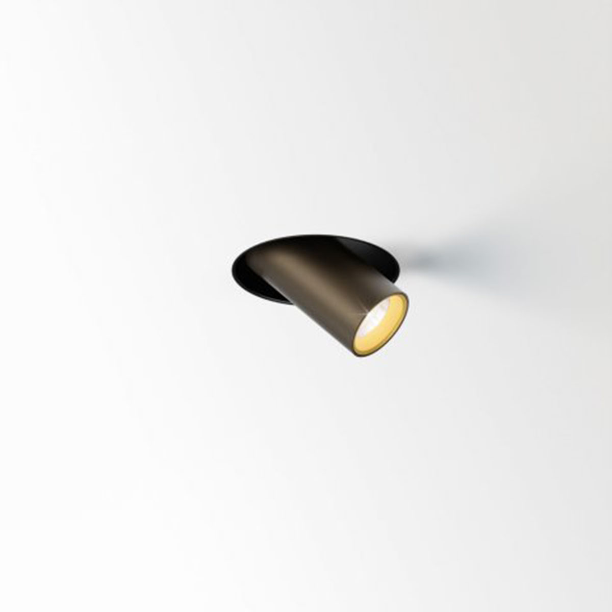 DeltaLight SPY 39 TRIMLESS 93040 Einbaustrahler, Ø: 8,2 cm, Bronze, Warmweiß 3000K, 40° Bronze 3000K Modern & neutral – Design- für Badezimmer, Abstrahlwinkel 40°