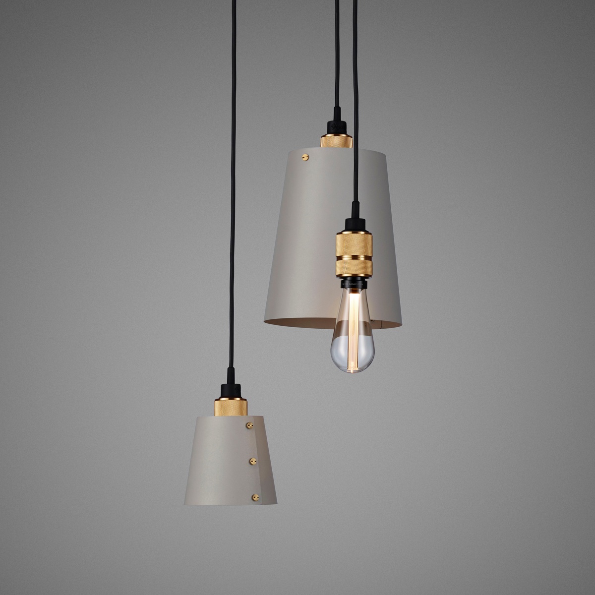buster-punch-hooked-3-0-pendant-mix-stone-brass-crystal-bulb-02 Buster + Punch Hooked 3.0 Pendelleuchte 3-flammig, 2 m, Mix / Stein, Messing