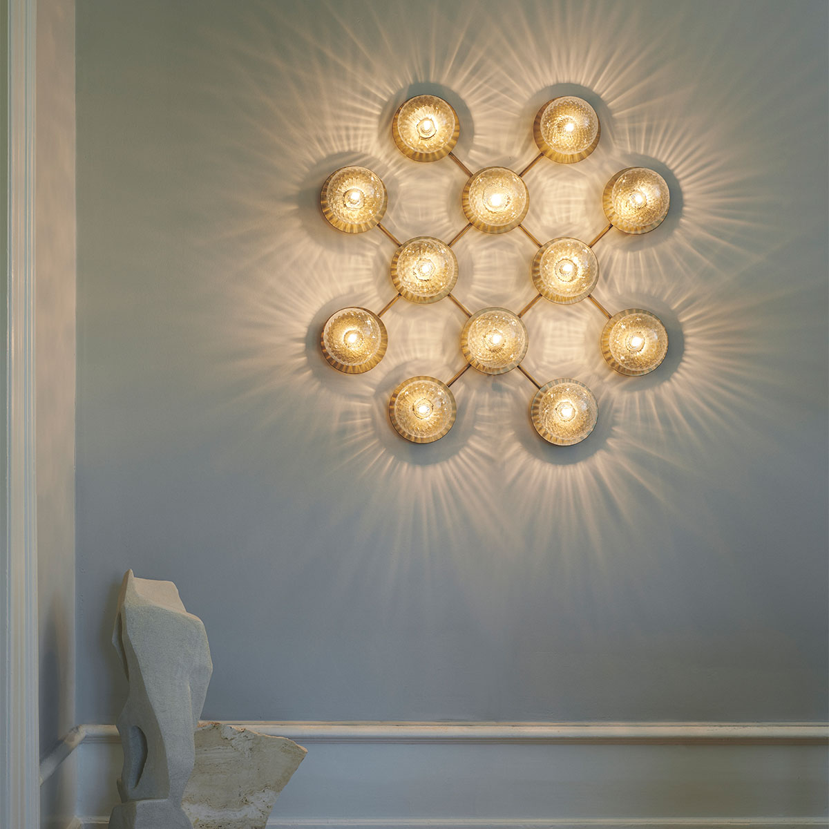 Liila 12 Wand- und Deckenleuchte, B: 84,5 cm, H: 84,5 cm, Gold Liila 12 Wand- und Deckenleuchte, B: 84,5 cm, H: 84,5 cm, Opalglas