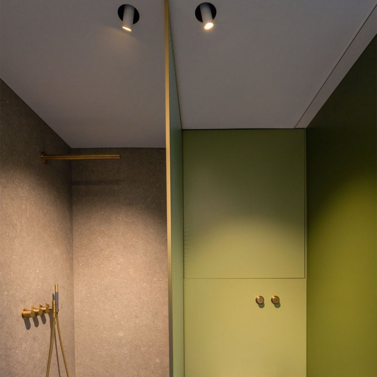 DeltaLight SPY 39 TRIMLESS 93040 Einbaustrahler, Ø: 8,2 cm, Klavier Schwarz, Warmweiß 3000K, 40° Schwarz 3000K Modern & neutral – Designlampe, geeignet für Küche, Abstrahlwinkel 40°