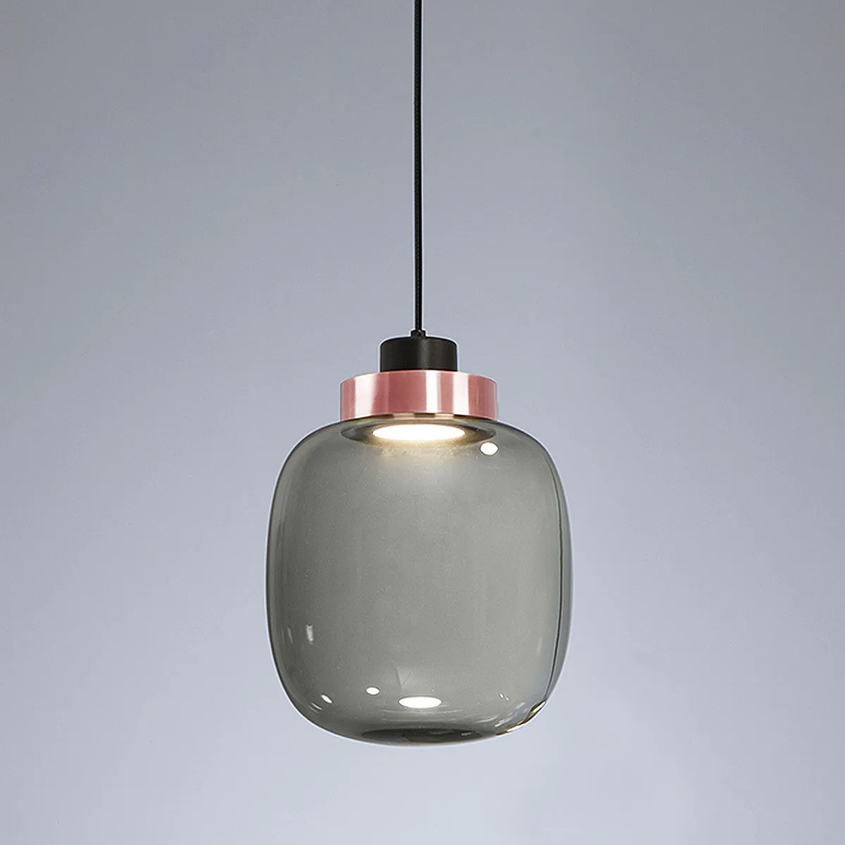 Legier 557.22 Pendelleuchte, Schwarz & Kupfer, Rauchglas Legier 557.22 Pendelleuchte, Schwarz & Kupfer, Rauchglas