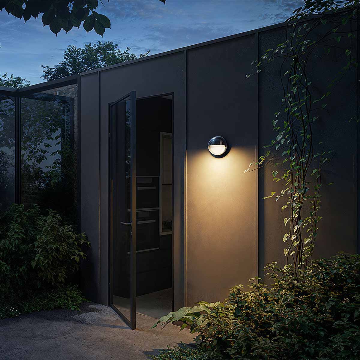 IP44.de las.2 Wandleuchte Deep Black , Ø: 7,4 cm, T: 10,8 cm, Phasenabschnittdimmer IP44.de las.2 Wandleuchte Deep Black, Ø: 7,4 cm, T: 10,8 cm, DALI
