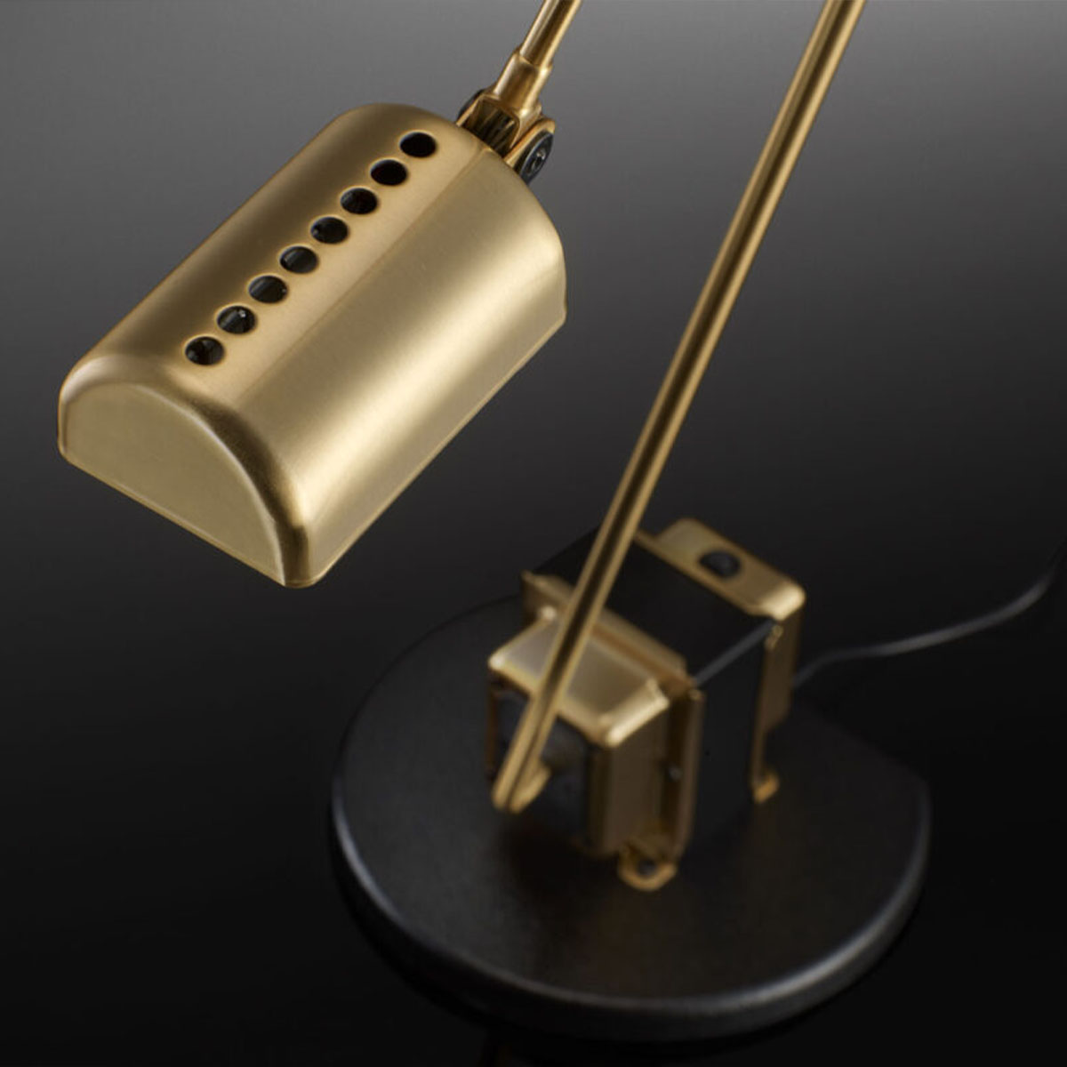 Daphine LED Tischleuchte, H: 45 cm, Gold gebürstet, Warmweiß 3000K Daphine Terra LED Stehleuchte, H: 101 cm, Gold gebürstet, Extra-Warmweiß 2700K