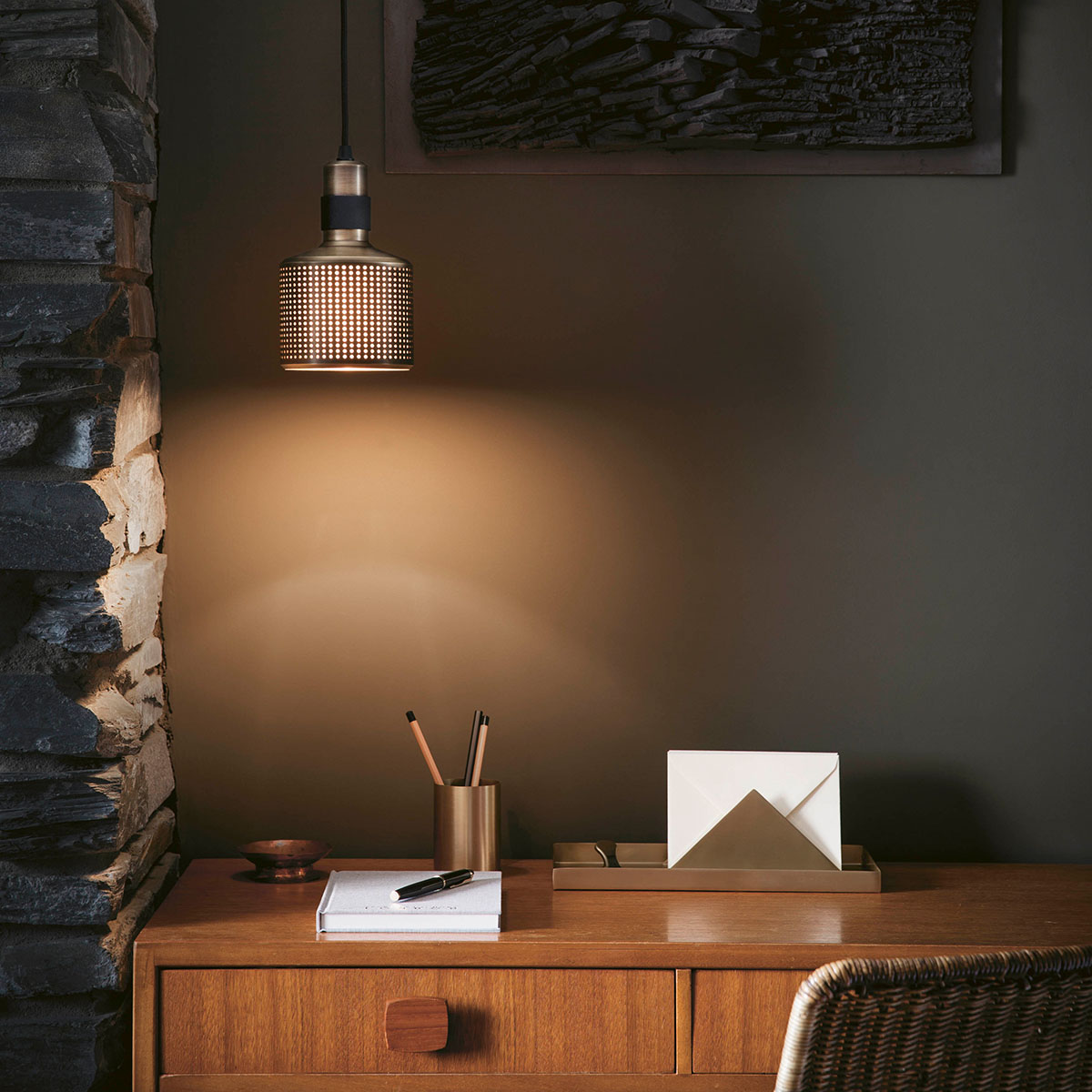 gerichtete Beleuchtung: Bert Frank Riddle Hängeleuchte, Messing gebürstet – gefertigt aus Messing, traditionell gefertigt, Riddle-Serie mit exklusiven Designer-Wandleuchten