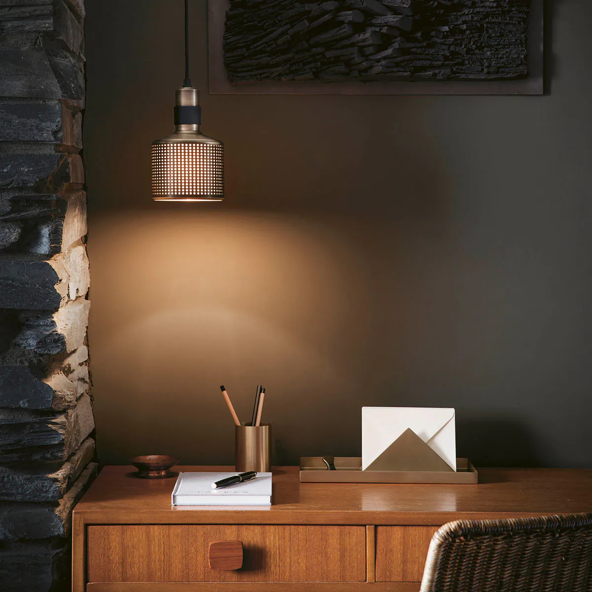 gerichtete Beleuchtung: Bert Frank Riddle Hängeleuchte, Messing gebürstet – gefertigt aus Messing, traditionell gefertigt, Riddle-Serie mit exklusiven Designer-Wandleuchten