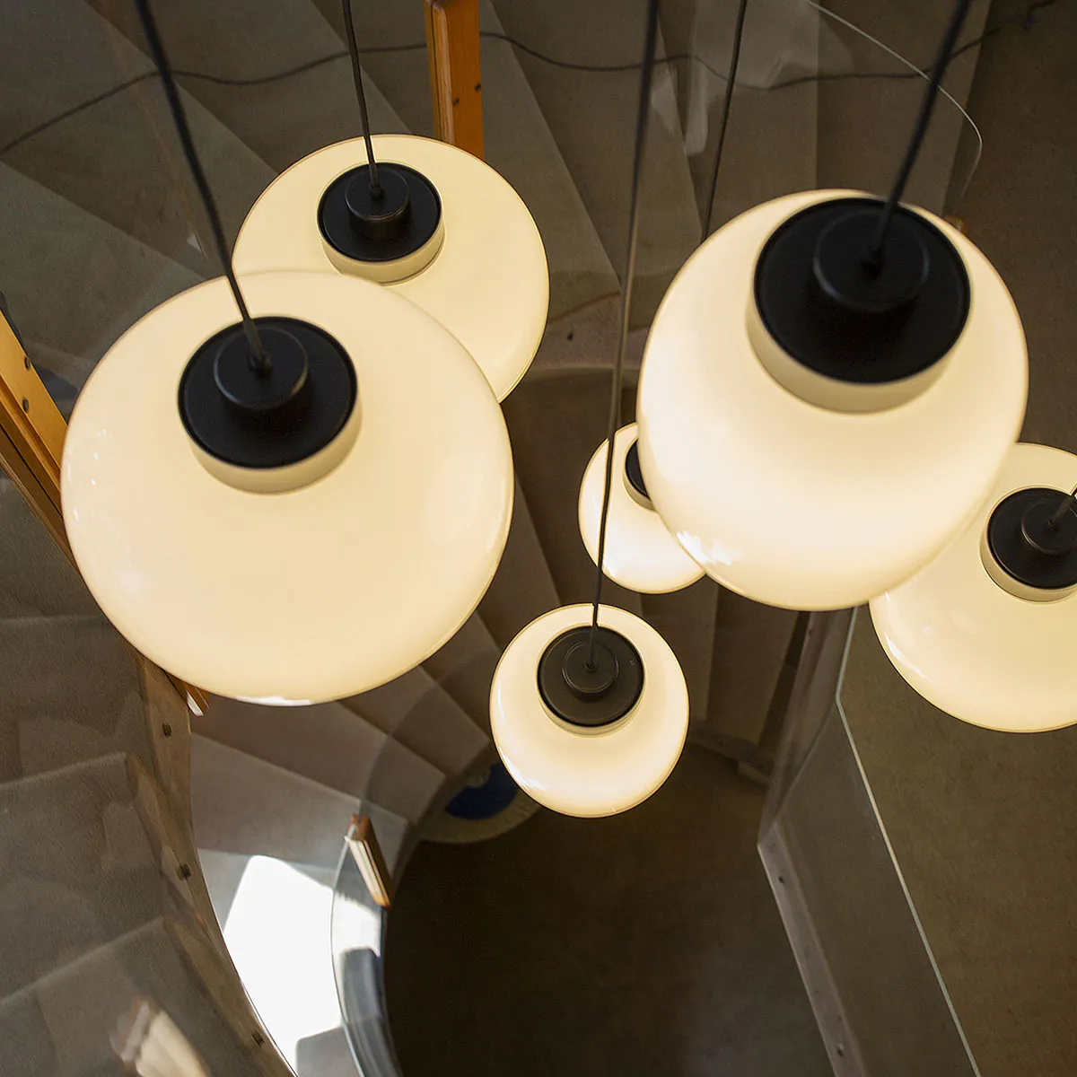 Legier 557.26 Pendelleuchte 6-flammig, Schwarz & Kupfer, Opalglas