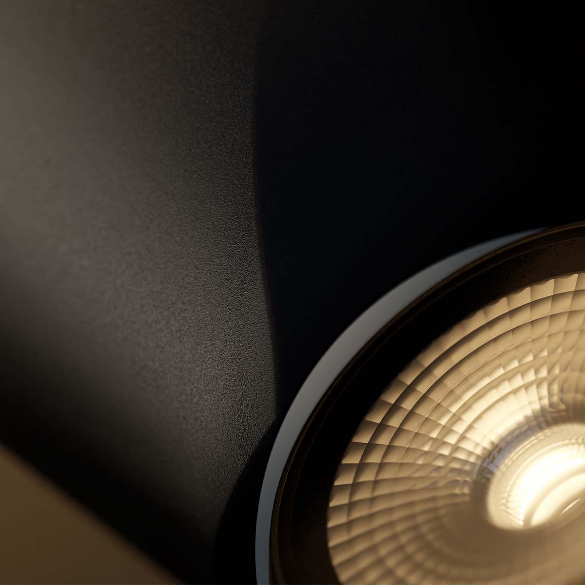 IP44.de pip.2 Wandleuchte, H: 7,5 cm, T: 16,5 cm Deep Black Phasenabschnittdimmer
